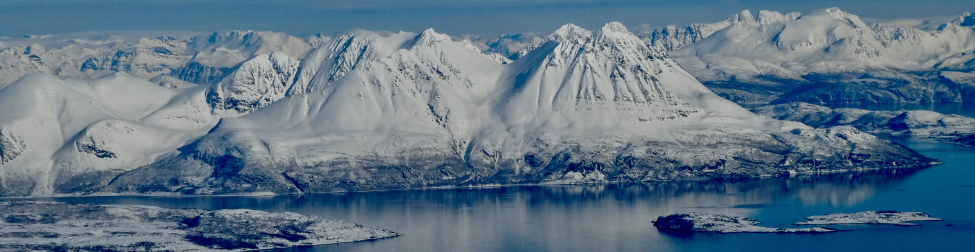 backyard snowboarding Lyngen splitboard arctic 